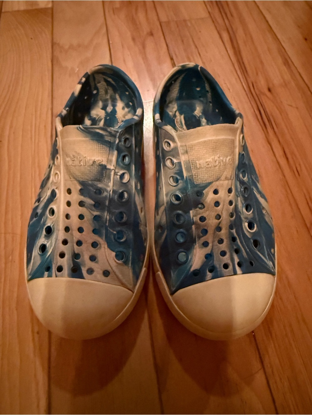 Native Kids Water Shoes in Blue and White Tie-Dye
